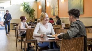 Deretan Kafe Keren Ini Ternyata Anti Gadget dan WiFi