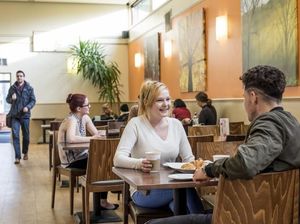 Deretan Kafe Keren Ini Ternyata Anti Gadget dan WiFi