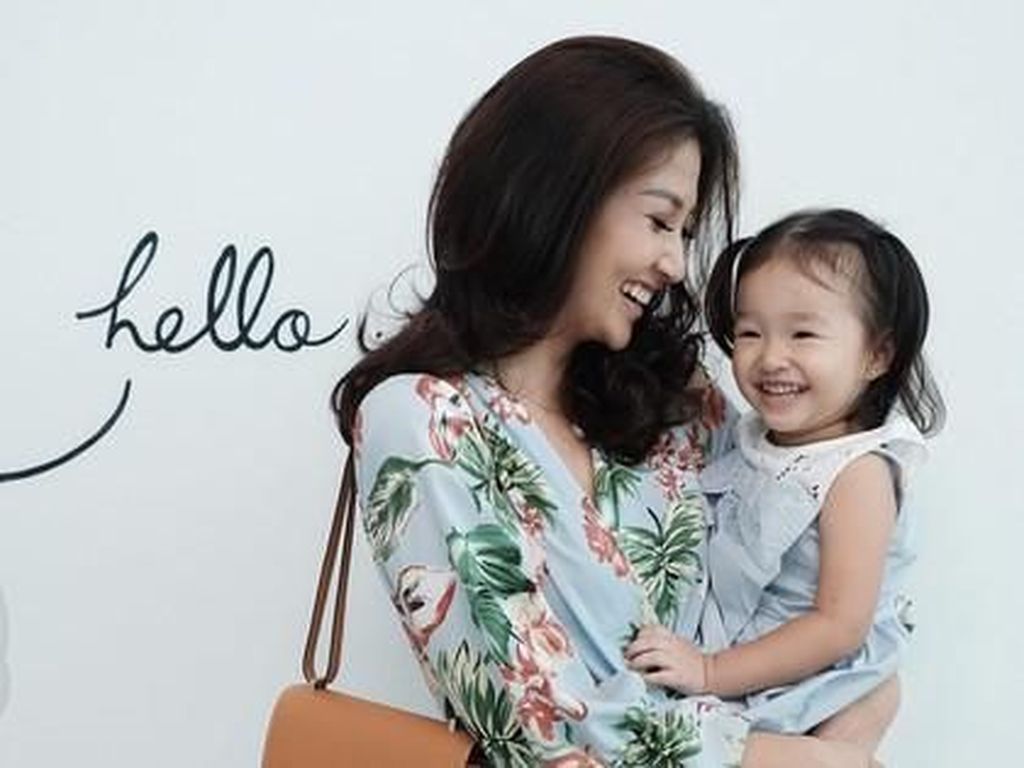 Sarwendah Dekatkan Anak dengan Alam Sarwendah Dekatkan Anak dengan Alam
