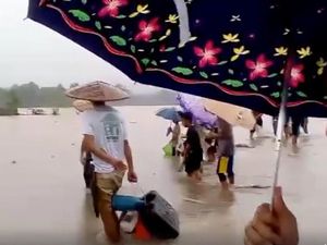 Foto: Dampak Badai Tropis Sanba yang Tewaskan 4 Orang di Filipina