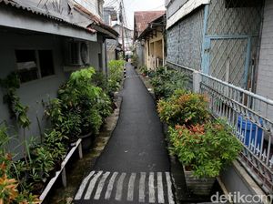 Melihat Gang Sempit yang Jadi Lokasi Pelecehan di Jatinegara