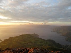 Sunrise di Danau Toba yang Bikin Semangat