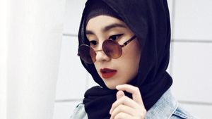Dosen Cantik Asal Bandung Ini Gaya Hijabnya Kekinian Ala Anak Muda