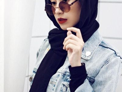 Dosen Cantik Asal Bandung Ini Gaya Hijabnya Kekinian Ala Anak Muda