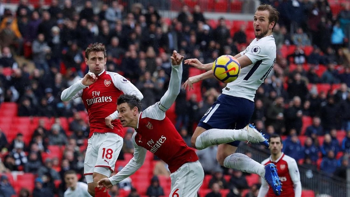 Harry Kane menjebol gawang Arsenal lewat sundulannya (Andrew Couldridge/Action Images via Reuters)