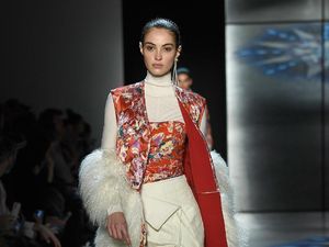 25 Koleksi Busana Feminisme Prabal Gurung di New York Fashion Week 2018