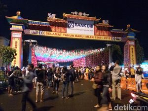 Urus Perpanjangan SIM di Solo Bisa Sambil Wisata Lampion Imlek