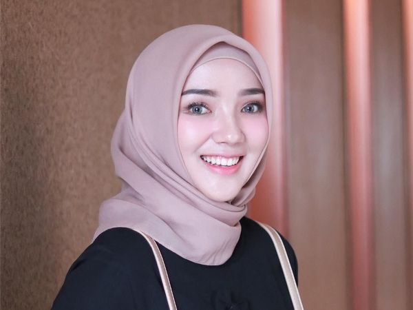 Hijabers Indonesia Ini Disebut Mirip Aktris Korea, Setuju?
