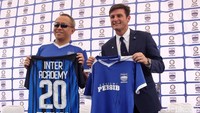 Zanetti menghadiri peluncuran akademi Persib di Stadion Siliwangi, Kota Bandung, Selasa (13/2/2018). Para petinggi PT PBB seperti Glen Sugita, Teddy Tjahyono, Erik Tohir, Zainuri, dan Kuswara S Taryono juga hadir.