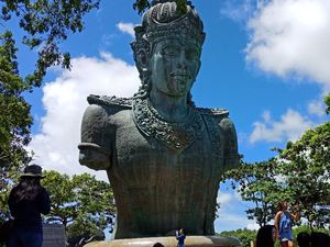 Melihat Ikon Bali Saingannya Patung Liberty Melihat Ikon Bali Saingannya Patung Liberty