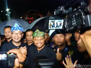 Pengundian Nomor Urut, Ridwan Kamil-Uu Gunakan Iket