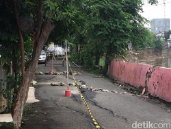 Bukan Patahan Aktif, Ini Penyebab Retaknya Jalan di Kampung Berlan