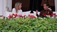 Bincang Hangat Jokowi dan Ratu Maxima di Beranda Istana