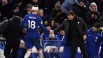 Foto: Darah, Memar, dan Assist Saat Giroud Jadi Starter di Chelsea
