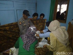 Masih Pakai Mukena, Seorang Nenek Ditemukan Tewas Gantung Diri