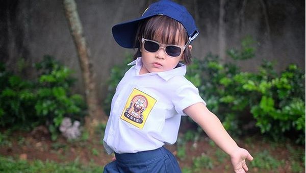 Tingkah Lucu Putri Zaskia Adya Mecca dan Hanung Bramantyo