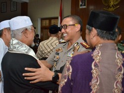 Polisi di Tangerang Diperintahkan Menginap di Rumah Kiai
