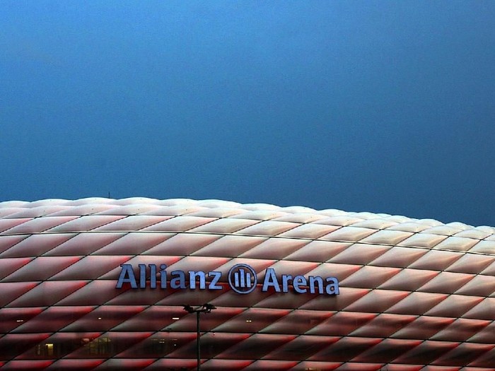 MUNICH, GERMANY - AUGUST 11:  Outside view of the Allianz Arena after  the Bundesliga match between Bayern Munich and Hansa Rostock at the Allianz Arena on August 11, 2007 in Munich, Germany.  (Photo by Johannes Simon/Getty Images)