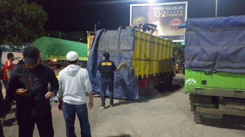 3 Truk Pengangkut Miras Diamankan Petugas Bea-Cukai di Merak