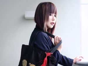 Foto: Sederet Artis Cantik dengan Penyakit Hashimoto Selain Gigi Hadid