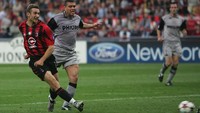 Di posisi striker ada dua nama, pertama adalah Andriy Shevchenko. Tak ada keraguan, Shevchenko dinilai Ancelotti sebagai mesin gol yang piawai. Kaki dan kepalanya mematikan (Alex Livesey/Getty Images)