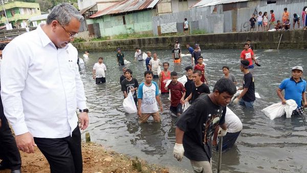Mendes Eko Sandjojo Tinjau Program Padat Karya di Ambon