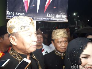 Hasanudin-Anton Awali Debat Cagub Jabar dengan Pantun Hasanudin-Anton Awali Debat Cagub Jabar dengan Pantun