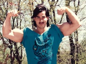 Potret Gantengnya Binaragawan Ade Rai di Masa Muda