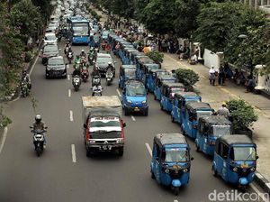 Hobi Mangkal, Bajaj Bikin Macet Jalan Diponegoro
