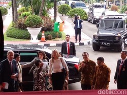 Naik Limosin, Ratu Maxima Datangi Kantor Darmin