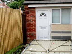 Foto: Palsukan Rumah Jadi Garasi, Pasangan Inggris Didenda Rp 37 Juta