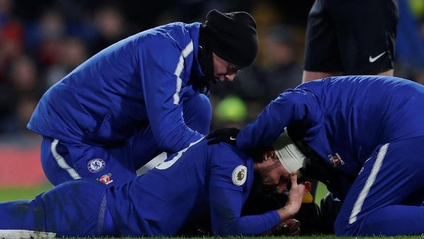 Foto: Darah, Memar, dan Assist Saat Giroud Jadi Starter di Chelsea