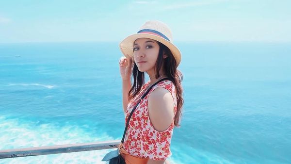 Foto: Liburannya Pungky Afriecia, Atlet Voli Cantik Indonesia