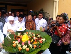 Sebelum Ambil Nomor Urut, Ini yang Dilakukan Khofifah-Emil