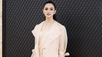 Tren Micro Bag, Ini Gaya 15 Artis Indonesia Pakai Tas Kecil Seharga DP Mobil