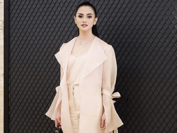 Tren Micro Bag, Ini Gaya 15 Artis Indonesia Pakai Tas Kecil Seharga DP Mobil