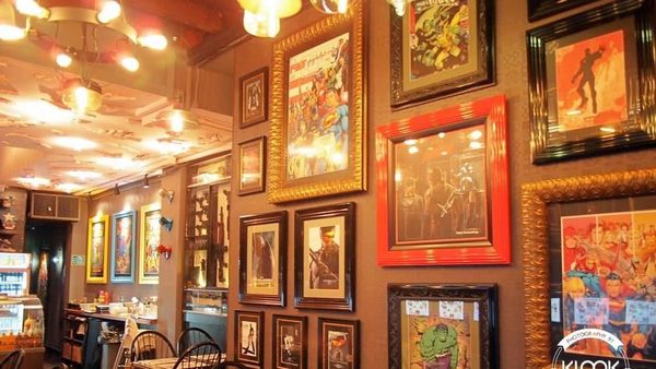 Seru! Di Kafe Ini Bisa Bersantap Ditemani Superman hingga Iron Man