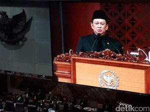 Baca Pantun Saat Pidato, Bamsoet: Terpilih Lagi Siapa Tak Ingin Baca Pantun Saat Pidato, Bamsoet: Terpilih Lagi Siapa Tak Ingin
