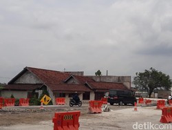 Belum Diganti Rugi, Ruko Ini Hadang Akses Gerbang Tol Madiun