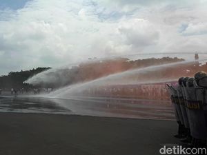 Aksi Kejar-kejaran Mobil Penjahat dan Polisi di Simulasi Pilgub Jatim