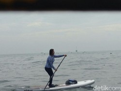 Sandiaga Tantang Susi Renang di Pulau Tidung