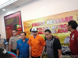 Fachri Albar Ditangkap Polisi Saat Bangun Tidur