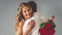 11 Bukti Masih Banyak Pria Romantis di Dunia, Bikin Kamu Meleleh