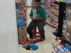 Dinsos Cari Bocah Lemas yang Tergeletak di Minimarket Jakpus Dinsos Cari Bocah Lemas yang Tergeletak di Minimarket Jakpus