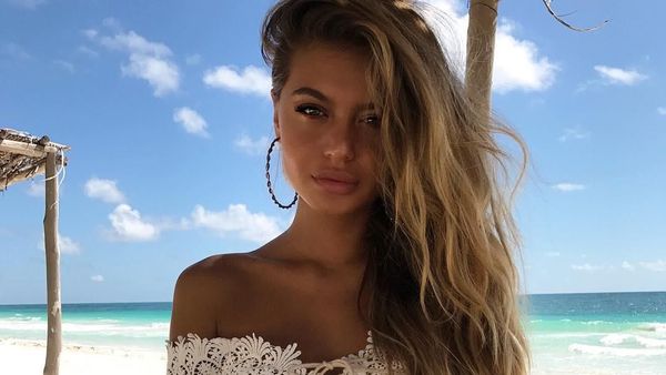 Foto: Terpikat Sofia Jamora, Wanita yang Pakai Bikini 200 Hari Dalam Setahun