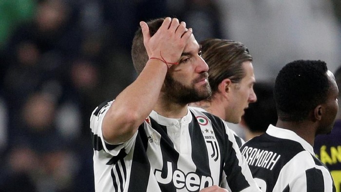 Terancam Akumulasi Kartu, Akankah Higuain Dipinggirkan Lawan Crotone?