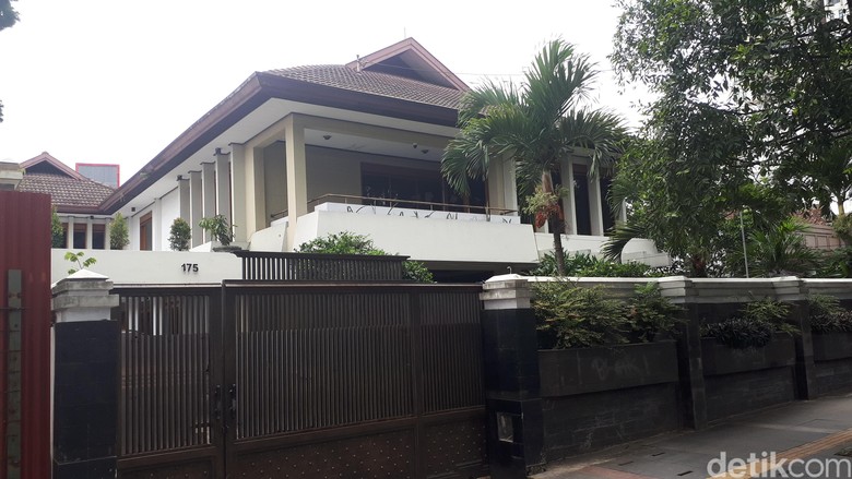 Terungkap! Fuad Amin Singgah ke Rumah Mewah Saat Keluar 