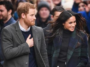 Meghan Markle Dikabarkan akan Kenakan Gaun Pernikahan Rp 7 M Meghan Markle Dikabarkan akan Kenakan Gaun Pernikahan Rp 7 M
