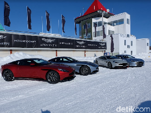 Memacu Adrenalin di Es dengan Aston Martin Memacu Adrenalin di Es dengan Aston Martin