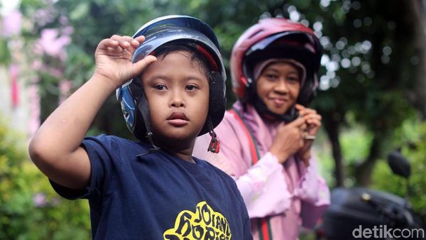 Kisah Ojek Cinta Suharti untuk Anaknya yang Spesial